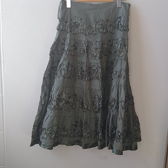 3/$35 Green skirt - Picture 1 of 6